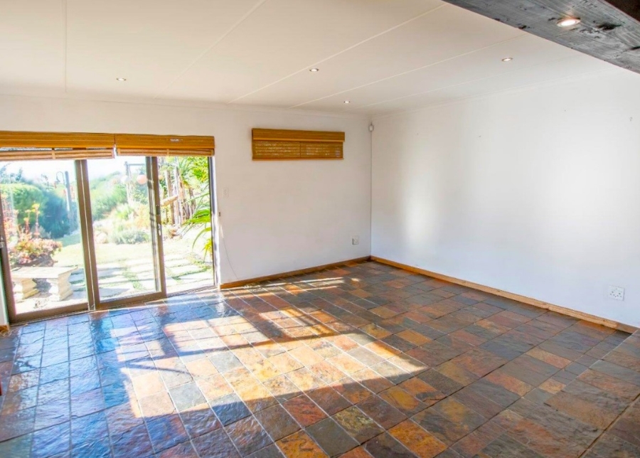 5 Bedroom Property for Sale in Paradise Beach Eastern Cape